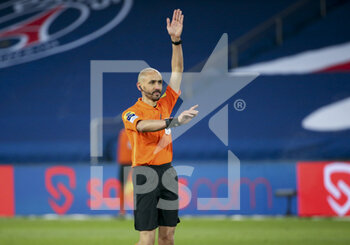 2021-01-09 - Referee Hakim Ben El Hadj during the French championship Ligue 1 football match between Paris Saint-Germain (PSG) and Stade Brestois 29 on January 9, 2021 at Parc des Princes stadium in Paris, France - Photo Jean Catuffe / DPPI - PARIS SAINT-GERMAIN (PSG) AND STADE BRESTOIS - FRENCH LIGUE 1 - SOCCER