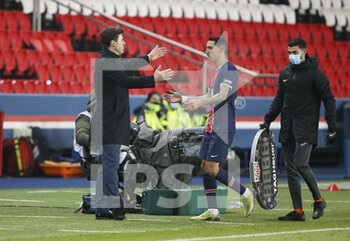 2021-01-09 - Coach of PSG Mauricio Pochettino salutes Angel Di Maria of PSG during the French championship Ligue 1 football match between Paris Saint-Germain (PSG) and Stade Brestois 29 on January 9, 2021 at Parc des Princes stadium in Paris, France - Photo Jean Catuffe / DPPI - PARIS SAINT-GERMAIN (PSG) AND STADE BRESTOIS - FRENCH LIGUE 1 - SOCCER