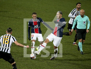 2021-01-16 - Neymar Jr, Leandro Paredes of PSG during the French championship Ligue 1 football match between Angers SCO and Paris Saint-Germain on January 16, 2021 at Stade Raymond Kopa in Angers, France - Photo Jean Catuffe / DPPI - ANGERS SCO AND PARIS SAINT-GERMAIN - FRENCH LIGUE 1 - SOCCER