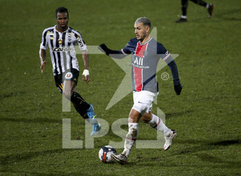2021-01-16 - Leandro Paredes of PSG, Lassana Coulibaly of Angers during the French championship Ligue 1 football match between Angers SCO and Paris Saint-Germain on January 16, 2021 at Stade Raymond Kopa in Angers, France - Photo Jean Catuffe / DPPI - ANGERS SCO AND PARIS SAINT-GERMAIN - FRENCH LIGUE 1 - SOCCER