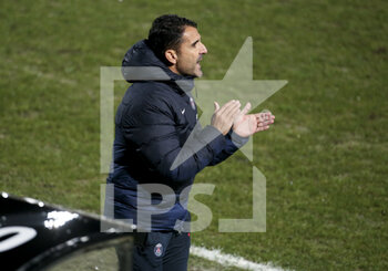 2021-01-16 - Assistant coach of PSG Jesus Perez who's replacing coach of PSG Mauricio Pochettino on the sideline for this match during the French championship Ligue 1 football match between Angers SCO and Paris Saint-Germain on January 16, 2021 at Stade Raymond Kopa in Angers, France - Photo Jean Catuffe / DPPI - ANGERS SCO AND PARIS SAINT-GERMAIN - FRENCH LIGUE 1 - SOCCER