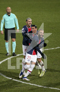 2021-01-16 - Layvin Kurzawa of PSG celebrates his goal with Angel Di Maria, Mauro Icardi while referee Amaury Delerue looks on during the French championship Ligue 1 football match between Angers SCO and Paris Saint-Germain on January 16, 2021 at Stade Raymond Kopa in Angers, France - Photo Jean Catuffe / DPPI - ANGERS SCO AND PARIS SAINT-GERMAIN - FRENCH LIGUE 1 - SOCCER