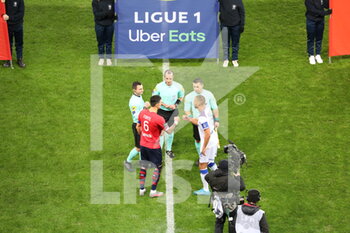 2021-01-17 - Captain FONTE 6 LOSC ans captain ABDELHAMID 5 REIMS during the French championship Ligue 1 football match between Lille OSC and Stade de Reims on January 17, 2021 at Pierre Mauroy stadium in Villeneuve-d'Ascq near Lille, France - Photo Laurent Sanson / LS Medianord / DPPI - LILLE OSC AND STADE DE REIMS - FRENCH LIGUE 1 - SOCCER