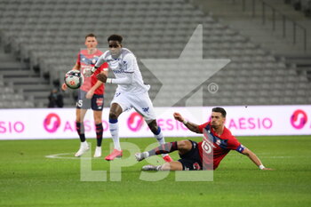 2021-01-17 - Duel DIA 11 Reims and Fonte 6 LOSC during the French championship Ligue 1 football match between Lille OSC and Stade de Reims on January 17, 2021 at Pierre Mauroy stadium in Villeneuve-d'Ascq near Lille, France - Photo Laurent Sanson / LS Medianord / DPPI - LILLE OSC AND STADE DE REIMS - FRENCH LIGUE 1 - SOCCER