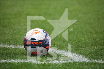 2021-01-17 - New ballon Ligue 1 Uhlsport during the French championship Ligue 1 football match between Lille OSC and Stade de Reims on January 17, 2021 at Pierre Mauroy stadium in Villeneuve-d'Ascq near Lille, France - Photo Laurent Sanson / LS Medianord / DPPI - LILLE OSC AND STADE DE REIMS - FRENCH LIGUE 1 - SOCCER