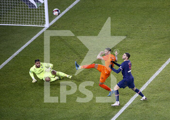 2021-01-22 - Goalkeeper of Montpellier Dimitry Bertaud, Pedro Mendes of Montpellier, Mauro Icardi of PSG during the French championship Ligue 1 football match between Paris Saint-Germain (PSG) and Montpellier HSC (MHSC) on January 22, 2021 at Parc des Princes stadium in Paris, France - Photo Jean Catuffe / DPPI - PARIS SAINT-GERMAIN (PSG) AND MONTPELLIER HSC (MHSC) - FRENCH LIGUE 1 - SOCCER