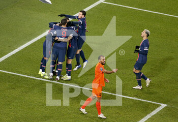 2021-01-22 - Neymar Jr of PSG celebrates his goal with teammates while Vitorino Hilton of Montpellier looks on during the French championship Ligue 1 football match between Paris Saint-Germain (PSG) and Montpellier HSC (MHSC) on January 22, 2021 at Parc des Princes stadium in Paris, France - Photo Jean Catuffe / DPPI - PARIS SAINT-GERMAIN (PSG) AND MONTPELLIER HSC (MHSC) - FRENCH LIGUE 1 - SOCCER
