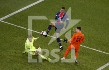 2021-01-22 - Kylian Mbappe of PSG, goalkeeper of Montpellier Dimitry Bertaud, Joris Chotard of Montpellier during the French championship Ligue 1 football match between Paris Saint-Germain (PSG) and Montpellier HSC (MHSC) on January 22, 2021 at Parc des Princes stadium in Paris, France - Photo Jean Catuffe / DPPI - PARIS SAINT-GERMAIN (PSG) AND MONTPELLIER HSC (MHSC) - FRENCH LIGUE 1 - SOCCER