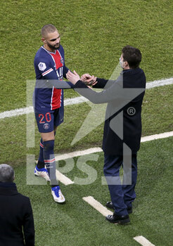 2021-01-22 - Coach of PSG Mauricio Pochettino salutes Layvin Kurzawa of PSG following the French championship Ligue 1 football match between Paris Saint-Germain (PSG) and Montpellier HSC (MHSC) on January 22, 2021 at Parc des Princes stadium in Paris, France - Photo Jean Catuffe / DPPI - PARIS SAINT-GERMAIN (PSG) AND MONTPELLIER HSC (MHSC) - FRENCH LIGUE 1 - SOCCER