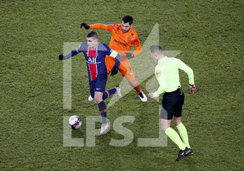 2021-01-22 - Marco Verratti of PSG, Teji Savanier of Montpellier, Referee Willy Delajod during the French championship Ligue 1 football match between Paris Saint-Germain (PSG) and Montpellier HSC (MHSC) on January 22, 2021 at Parc des Princes stadium in Paris, France - Photo Jean Catuffe / DPPI - PARIS SAINT-GERMAIN (PSG) AND MONTPELLIER HSC (MHSC) - FRENCH LIGUE 1 - SOCCER