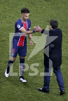 2021-01-22 - Coach of PSG Mauricio Pochettino salutes Thilo Kehrer of PSG following the French championship Ligue 1 football match between Paris Saint-Germain (PSG) and Montpellier HSC (MHSC) on January 22, 2021 at Parc des Princes stadium in Paris, France - Photo Jean Catuffe / DPPI - PARIS SAINT-GERMAIN (PSG) AND MONTPELLIER HSC (MHSC) - FRENCH LIGUE 1 - SOCCER