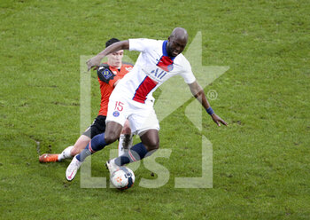 2021-01-31 - Danilo Pereira of PSG, Laurent Abergel of Lorient during the French championship Ligue 1 football match between FC Lorient and Paris Saint-Germain on January 31, 2021 at Stade du Moustoir - Yves Allainmat in Lorient, France - Photo Jean Catuffe / DPPI - FC LORIENT AND PARIS SAINT-GERMAIN - FRENCH LIGUE 1 - SOCCER