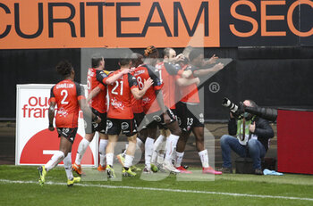 2021-01-31 - Terem Moffi of Lorient celebrates his winning goal at the last minute with teammates during the French championship Ligue 1 football match between FC Lorient and Paris Saint-Germain on January 31, 2021 at Stade du Moustoir - Yves Allainmat in Lorient, France - Photo Jean Catuffe / DPPI - FC LORIENT AND PARIS SAINT-GERMAIN - FRENCH LIGUE 1 - SOCCER