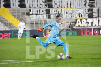 2021-02-03 - Mandanda goalkeeper Marseille during the French championship Ligue 1 football match between RC Lens and Olympique de Marseille on February 3, 2021 at Bollaert-Delelis stadium in Lens, France - Photo Laurent Sanson / LS Medianord / DPPI - RC LENS AND OLYMPIQUE DE MARSEILLE - FRENCH LIGUE 1 - SOCCER