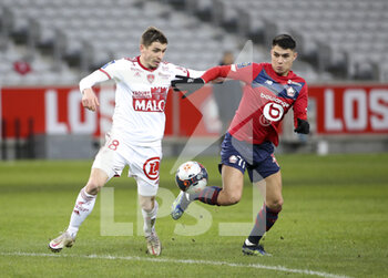 2021-02-14 - Romain Perraud of Brest, Luiz Araujo of Lille during the French championship Ligue 1 football match between Lille OSC (LOSC) and Stade Brestois 29 (Brest) on February 14, 2021 at Stade Pierre Mauroy in Villeneuve-d'Ascq near Lille, France - Photo Jean Catuffe / DPPI - LILLE OSC (LOSC) AND STADE BRESTOIS 29 (BREST) - FRENCH LIGUE 1 - SOCCER