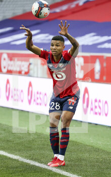 2021-02-14 - Reinildo Mandava of Lille during the French championship Ligue 1 football match between Lille OSC (LOSC) and Stade Brestois 29 (Brest) on February 14, 2021 at Stade Pierre Mauroy in Villeneuve-d'Ascq near Lille, France - Photo Jean Catuffe / DPPI - LILLE OSC (LOSC) AND STADE BRESTOIS 29 (BREST) - FRENCH LIGUE 1 - SOCCER