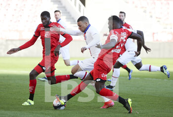 2021-02-27 - Kylian Mbappe of PSG between Senou Coulibaly and Bruno Ecuele Manga of Dijon during the French championship Ligue 1 football match between Dijon FCO (DFCO) and Paris Saint-Germain (PSG) on February 27, 2021 at Stade Gaston Gerard in Dijon, France - Photo Jean Catuffe / DPPI - DIJON FCO (DFCO) AND PARIS SAINT-GERMAIN (PSG) - FRENCH LIGUE 1 - SOCCER