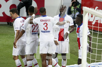 2021-02-27 - Danilo Pereira of PSG celebrates his goal with teammates during the French championship Ligue 1 football match between Dijon FCO (DFCO) and Paris Saint-Germain (PSG) on February 27, 2021 at Stade Gaston Gerard in Dijon, France - Photo Jean Catuffe / DPPI - DIJON FCO (DFCO) AND PARIS SAINT-GERMAIN (PSG) - FRENCH LIGUE 1 - SOCCER