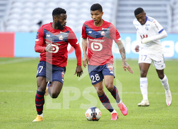 2021-02-28 - Reinildo Mandava, Jonathan Bamba (left) of Lille during the French championship Ligue 1 football match between Lille OSC and RC Strasbourg on february 28, 2021 at Pierre Mauroy stadium in Villeneuve-d'Ascq near Lille, France - Photo Jean Catuffe / DPPI - LILLE OSC AND RC STRASBOURG - FRENCH LIGUE 1 - SOCCER