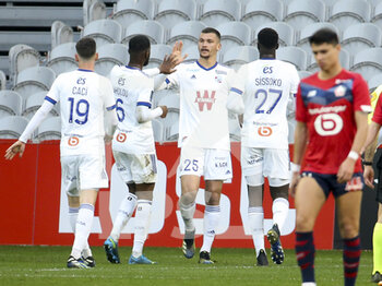 2021-02-28 - Ludovic Ajorque of Strasbourg celebrates his goal with teammates during the French championship Ligue 1 football match between Lille OSC and RC Strasbourg on february 28, 2021 at Pierre Mauroy stadium in Villeneuve-d'Ascq near Lille, France - Photo Jean Catuffe / DPPI - LILLE OSC AND RC STRASBOURG - FRENCH LIGUE 1 - SOCCER