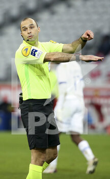 2021-02-28 - Referee Jerome Brisard during the French championship Ligue 1 football match between Lille OSC and RC Strasbourg on february 28, 2021 at Pierre Mauroy stadium in Villeneuve-d'Ascq near Lille, France - Photo Jean Catuffe / DPPI - LILLE OSC AND RC STRASBOURG - FRENCH LIGUE 1 - SOCCER
