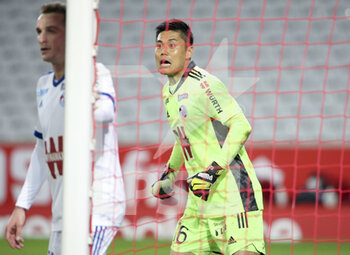 2021-02-28 - Goalkeeper of Strasbourg Eiji Kawashima during the French championship Ligue 1 football match between Lille OSC and RC Strasbourg on february 28, 2021 at Pierre Mauroy stadium in Villeneuve-d'Ascq near Lille, France - Photo Jean Catuffe / DPPI - LILLE OSC AND RC STRASBOURG - FRENCH LIGUE 1 - SOCCER