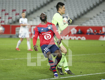 2021-02-28 - Jonathan Ikone of Lille frustrated, goalkeeper of Strasbourg Eiji Kawashima during the French championship Ligue 1 football match between Lille OSC and RC Strasbourg on february 28, 2021 at Pierre Mauroy stadium in Villeneuve-d'Ascq near Lille, France - Photo Jean Catuffe / DPPI - LILLE OSC AND RC STRASBOURG - FRENCH LIGUE 1 - SOCCER