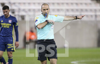 2021-03-12 - Referee Jerome Brisard during the French championship Ligue 1 football match between Stade de Reims and Olympique Lyonnais (OL) on March 12, 2021 at Stade Auguste Delaune in Reims, France - Photo Jean Catuffe / DPPI - STADE DE REIMS AND OLYMPIQUE LYONNAIS (OL) - FRENCH LIGUE 1 - SOCCER