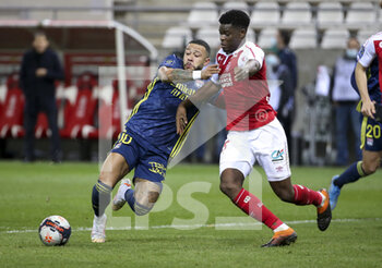 2021-03-12 - Memphis Depay of Lyon, Marshall Munetsi of Reims during the French championship Ligue 1 football match between Stade de Reims and Olympique Lyonnais (OL) on March 12, 2021 at Stade Auguste Delaune in Reims, France - Photo Jean Catuffe / DPPI - STADE DE REIMS AND OLYMPIQUE LYONNAIS (OL) - FRENCH LIGUE 1 - SOCCER