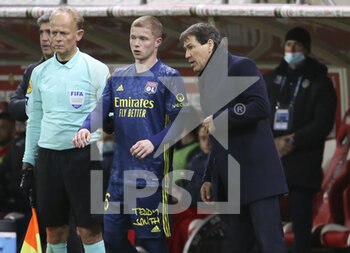 2021-03-12 - Coach of Olympique Lyonnais Rudi Garcia talks to Melvin Bard of Lyon during the French championship Ligue 1 football match between Stade de Reims and Olympique Lyonnais (OL) on March 12, 2021 at Stade Auguste Delaune in Reims, France - Photo Jean Catuffe / DPPI - STADE DE REIMS AND OLYMPIQUE LYONNAIS (OL) - FRENCH LIGUE 1 - SOCCER