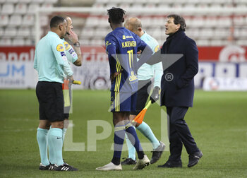 2021-03-12 - Coach of Olympique Lyonnais Rudi Garcia argues with referee Jerome Brisard during the French championship Ligue 1 football match between Stade de Reims and Olympique Lyonnais (OL) on March 12, 2021 at Stade Auguste Delaune in Reims, France - Photo Jean Catuffe / DPPI - STADE DE REIMS AND OLYMPIQUE LYONNAIS (OL) - FRENCH LIGUE 1 - SOCCER