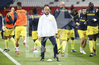 2021-03-14 - Fitness coach of FC Nantes Michel Dufour directs the warm up before the French championship Ligue 1 football match between Paris Saint-Germain and FC Nantes on March 14, 2021 at Parc des Princes stadium in Paris, France - Photo Jean Catuffe / DPPI - PARIS SAINT-GERMAIN AND FC NANTES - FRENCH LIGUE 1 - SOCCER