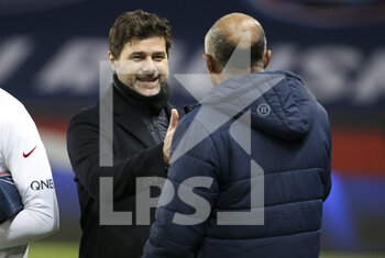 2021-03-14 - Coach of PSG Mauricio Pochettino salutes coach of FC Nantes Antoine Kombouare during the French championship Ligue 1 football match between Paris Saint-Germain and FC Nantes on March 14, 2021 at Parc des Princes stadium in Paris, France - Photo Jean Catuffe / DPPI - PARIS SAINT-GERMAIN AND FC NANTES - FRENCH LIGUE 1 - SOCCER