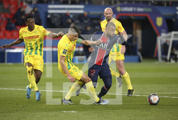 2021-03-14 - Rafael Alcantara aka Rafinha of PSG, left Charles Traore, Andrei Girotto of FC Nantes during the French championship Ligue 1 football match between Paris Saint-Germain and FC Nantes on March 14, 2021 at Parc des Princes stadium in Paris, France - Photo Jean Catuffe / DPPI - PARIS SAINT-GERMAIN AND FC NANTES - FRENCH LIGUE 1 - SOCCER