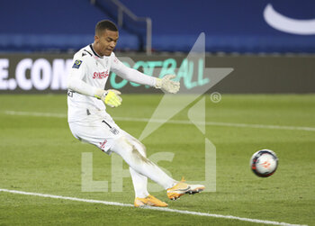 2021-03-14 - Goalkeeper of FC Nantes Alban Lafont during the French championship Ligue 1 football match between Paris Saint-Germain and FC Nantes on March 14, 2021 at Parc des Princes stadium in Paris, France - Photo Jean Catuffe / DPPI - PARIS SAINT-GERMAIN AND FC NANTES - FRENCH LIGUE 1 - SOCCER