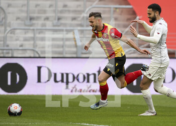 2021-03-14 - Jonathan Gradit of Lens, Dylan Bronn of FC Metz during the French championship Ligue 1 football match between RC Lens and FC Metz on March 14, 2021 at Stade Bollaert-Delelis in Lens, France - Photo Jean Catuffe / DPPI - RC LENS AND FC METZ - FRENCH LIGUE 1 - SOCCER