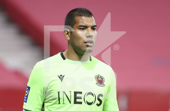 2021-03-20 - Goalkeeper of Nice Walter Benitez during the French championship Ligue 1 football match between OGC Nice and Olympique de Marseille (OM) on March 20, 2021 at Allianz Riviera stadium in Nice, France - Photo Jean Catuffe / DPPI - OGC NICE AND OLYMPIQUE DE MARSEILLE (OM) - FRENCH LIGUE 1 - SOCCER