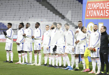 2021-03-21 - Players of Lyon pose before the French championship Ligue 1 football match between Olympique Lyonnais (OL) and Paris Saint-Germain (PSG) on March 21, 2021 at Groupama stadium in Decines-Charpieu near Lyon, France - Photo Jean Catuffe / DPPI - OLYMPIQUE LYONNAIS AND PARIS SAINT-GERMAIN - FRENCH LIGUE 1 - SOCCER