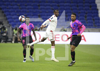 2021-03-21 - Tino Kadewere of Lyon between Moise Kean and Abdou Diallo of PSG during the French championship Ligue 1 football match between Olympique Lyonnais (OL) and Paris Saint-Germain (PSG) on March 21, 2021 at Groupama stadium in Decines-Charpieu near Lyon, France - Photo Jean Catuffe / DPPI - OLYMPIQUE LYONNAIS AND PARIS SAINT-GERMAIN - FRENCH LIGUE 1 - SOCCER