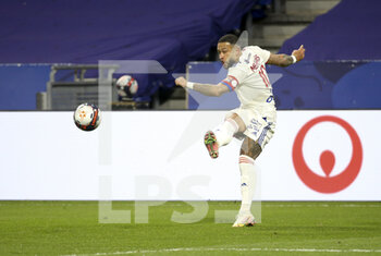 2021-03-21 - Memphis Depay of Lyon during the French championship Ligue 1 football match between Olympique Lyonnais (OL) and Paris Saint-Germain (PSG) on March 21, 2021 at Groupama stadium in Decines-Charpieu near Lyon, France - Photo Jean Catuffe / DPPI - OLYMPIQUE LYONNAIS AND PARIS SAINT-GERMAIN - FRENCH LIGUE 1 - SOCCER