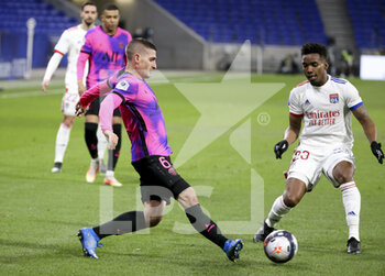 2021-03-21 - Marco Verratti of PSG, Thiago Mendes of Lyon during the French championship Ligue 1 football match between Olympique Lyonnais (OL) and Paris Saint-Germain (PSG) on March 21, 2021 at Groupama stadium in Decines-Charpieu near Lyon, France - Photo Jean Catuffe / DPPI - OLYMPIQUE LYONNAIS AND PARIS SAINT-GERMAIN - FRENCH LIGUE 1 - SOCCER
