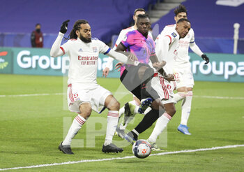 2021-03-21 - Moise Kean of PSG between Jason Denayer and Marcelo Guedes of Lyon during the French championship Ligue 1 football match between Olympique Lyonnais (OL) and Paris Saint-Germain (PSG) on March 21, 2021 at Groupama stadium in Decines-Charpieu near Lyon, France - Photo Jean Catuffe / DPPI - OLYMPIQUE LYONNAIS AND PARIS SAINT-GERMAIN - FRENCH LIGUE 1 - SOCCER