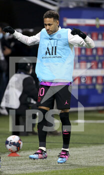 2021-03-21 - Neymar Jr of PSG warms up during the French championship Ligue 1 football match between Olympique Lyonnais (OL) and Paris Saint-Germain (PSG) on March 21, 2021 at Groupama stadium in Decines-Charpieu near Lyon, France - Photo Jean Catuffe / DPPI - OLYMPIQUE LYONNAIS AND PARIS SAINT-GERMAIN - FRENCH LIGUE 1 - SOCCER