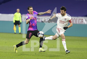 2021-03-21 - Angel Di Maria of PSG, Leo Dubois of Lyon during the French championship Ligue 1 football match between Olympique Lyonnais (OL) and Paris Saint-Germain (PSG) on March 21, 2021 at Groupama stadium in Decines-Charpieu near Lyon, France - Photo Jean Catuffe / DPPI - OLYMPIQUE LYONNAIS AND PARIS SAINT-GERMAIN - FRENCH LIGUE 1 - SOCCER