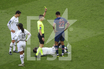 2021-04-03 - Abode DIALLO (PSG) received a yellow card after hurted Jonathan BAMBA (Lille OSC) during the French championship Ligue 1 football match between Paris Saint-Germain and LOSC Lille on April 3, 2021 at Parc des Princes stadium in Paris, France - Photo Stephane Allaman / DPPI - PARIS SAINT-GERMAIN AND LOSC LILLE - FRENCH LIGUE 1 - SOCCER