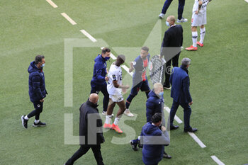 2021-04-03 - Tiago DJALO (Lille OSC) and Neymar da Silva Santos Junior - Neymar Jr (PSG) had speech and left the game on red card during the French championship Ligue 1 football match between Paris Saint-Germain and LOSC Lille on April 3, 2021 at Parc des Princes stadium in Paris, France - Photo Stephane Allaman / DPPI - PARIS SAINT-GERMAIN AND LOSC LILLE - FRENCH LIGUE 1 - SOCCER