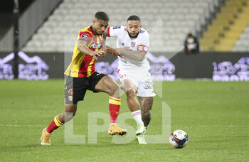 2021-04-03 - Memphis Depay of Lyon, Loic Bade of Lens (left) during the French championship Ligue 1 football match between RC Lens and Olympique Lyonnais (OL, Lyon) on April 3, 2021 at Stade Bollaert-Delelis in Lens, France - Photo Jean Catuffe / DPPI - RC LENS VS OLYMPIQUE LYONNAIS - FRENCH LIGUE 1 - SOCCER