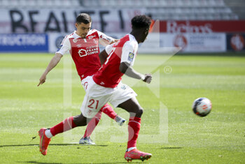 2021-04-04 - Mathieu Cafaro of Reims during the French championship Ligue 1 football match between Stade de Reims and Stade Rennais (Rennes) on April 4, 2021 at Stade Auguste Delaune in Reims, France - Photo Jean Catuffe / DPPI - STADE DE REIMS VS STADE RENNAIS (RENNES) - FRENCH LIGUE 1 - SOCCER