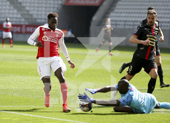 2021-04-04 - Boulaye Dia of Reims, goalkeeper of Rennes Alfred Gomis, Damien Da Silva of Rennes during the French championship Ligue 1 football match between Stade de Reims and Stade Rennais (Rennes) on April 4, 2021 at Stade Auguste Delaune in Reims, France - Photo Jean Catuffe / DPPI - STADE DE REIMS VS STADE RENNAIS (RENNES) - FRENCH LIGUE 1 - SOCCER