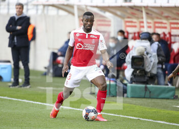 2021-04-04 - Ghislain Konan of Reims during the French championship Ligue 1 football match between Stade de Reims and Stade Rennais (Rennes) on April 4, 2021 at Stade Auguste Delaune in Reims, France - Photo Jean Catuffe / DPPI - STADE DE REIMS VS STADE RENNAIS (RENNES) - FRENCH LIGUE 1 - SOCCER